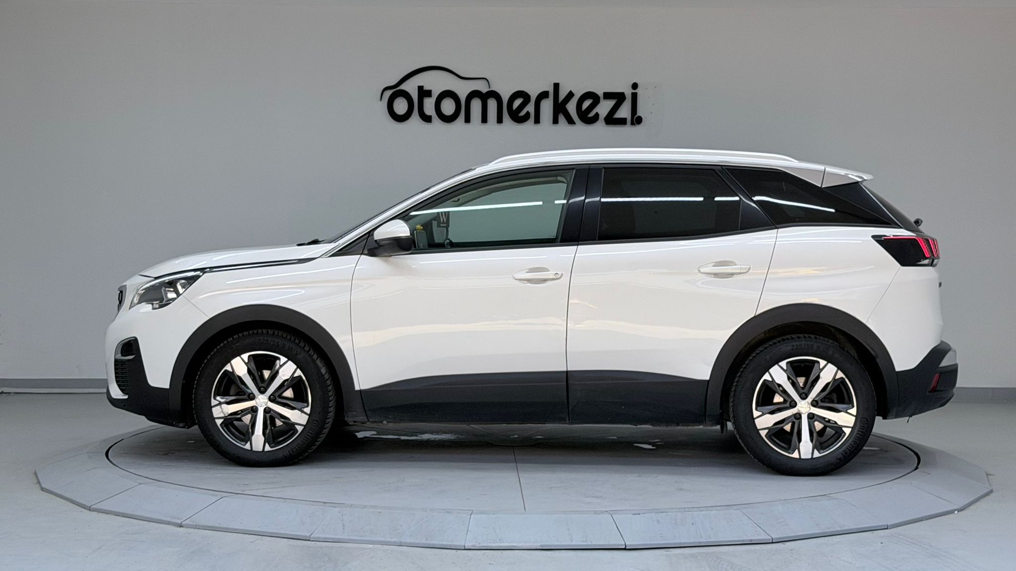 PEUGEOT 3008 8
